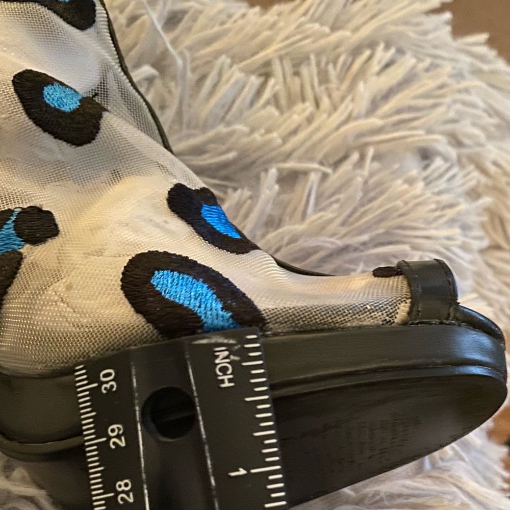 Designer’s Shoes - Picture 3 of 7